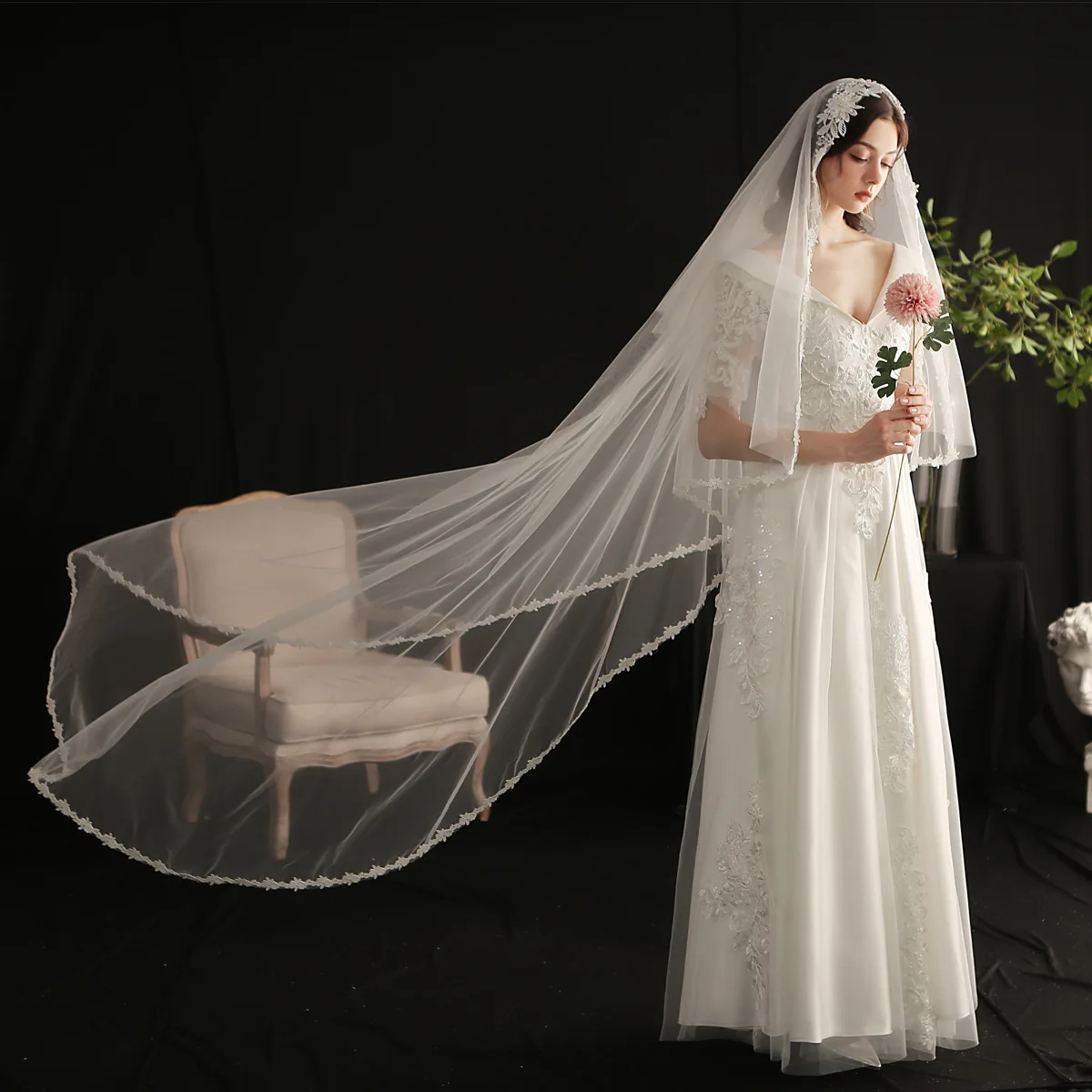 V654 Exquisite Water-Soluble Lace Bridal Veil, European and American Style, Super Fairy-Like Long Wedding Dress Headpiece for Travel Photography
V654 Exquisite Water-Soluble Lace Bridal Veil, European and American Style, Super Fairy-Like Long Wedding Dress Headpiece for Travel Photography