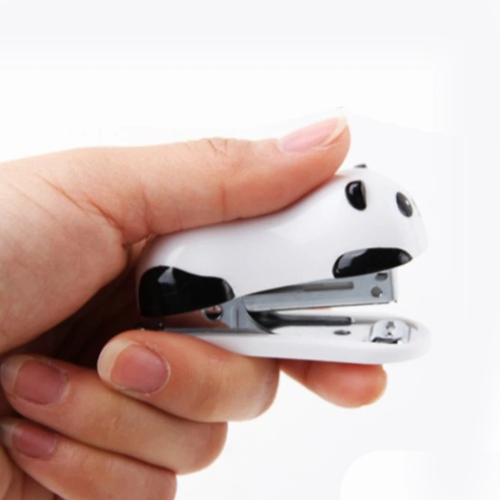 2pcs Portable Stapler Mini Manual Stapling Machine Office Supplies Student Stationery Cartoon Design Lightweight Compact School
2pcs Portable Stapler Mini Manual Stapling Machine Office Supplies Student Stationery Cartoon Design Lightweight Compact School