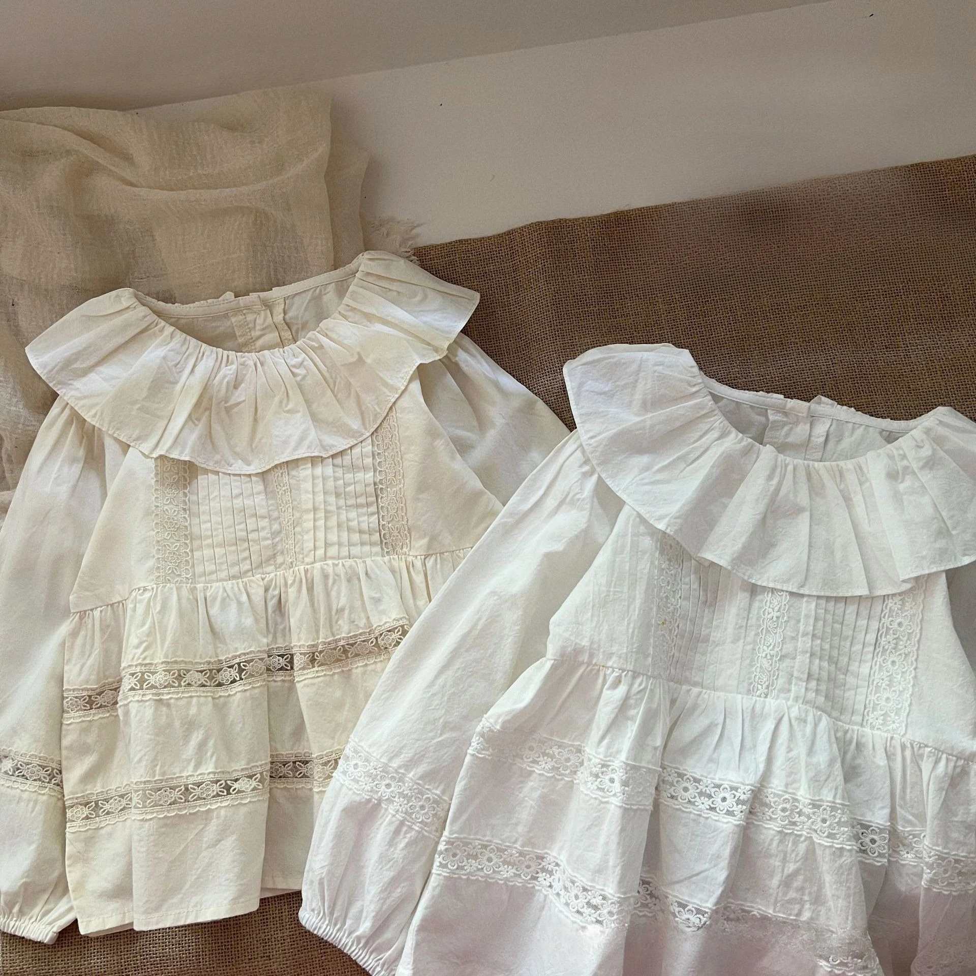 Weaving white blouse for girls clothes 2025 autumn Korean foreign style lace collar doll shirt
Weaving white blouse for girls clothes 2025 autumn Korean foreign style lace collar doll shirt