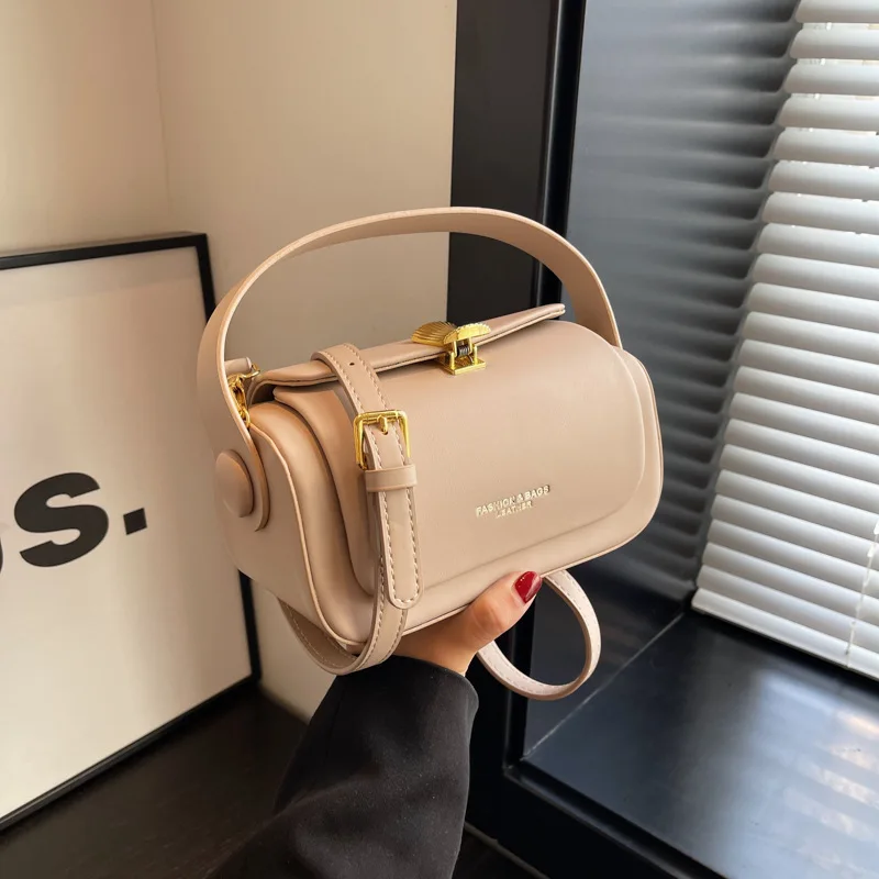 Women Shoulder Bags Simple Solid Color Flap Purses and Handbags Light Luxury Saddle Bag Girls Crossbody Bags New Commute Satchel
Women Shoulder Bags Simple Solid Color Flap Purses and Handbags Light Luxury Saddle Bag Girls Crossbody Bags New Commute Satchel