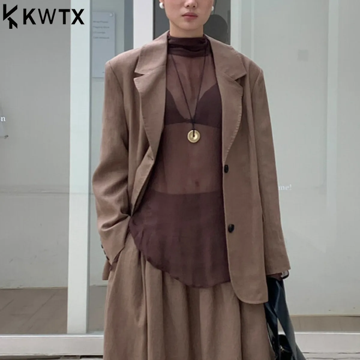 KWTZ 2025 New Women's Linen Blazer Oversized Pure Color Elegant Office Wear Jacket Minimalist Versatile Casual Chic Outerwear
KWTZ 2025 New Women's Linen Blazer Oversized Pure Color Elegant Office Wear Jacket Minimalist Versatile Casual Chic Outerwear