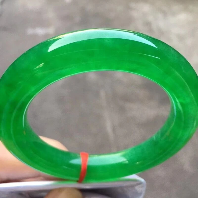 High-end Burmese in Imperial , Ice-Quality Round Bangle for Women, Premium Full Green Jadeite Bracelet
High-end Burmese in Imperial , Ice-Quality Round Bangle for Women, Premium Full Green Jadeite Bracelet