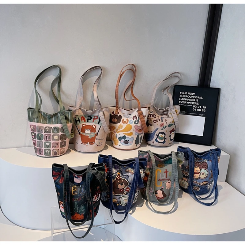 Холщовая сумка-ведро с литературной текстурой, женская сумка-ведро, новинка 2025 года, милая повседневная сумка через плечо с героями мультфильмов на одно плечо
Холщовая сумка-ведро с литературной текстурой, женская сумка-ведро, новинка 2025 года, милая повседневная сумка через плечо с героями мультфильмов на одно плечо