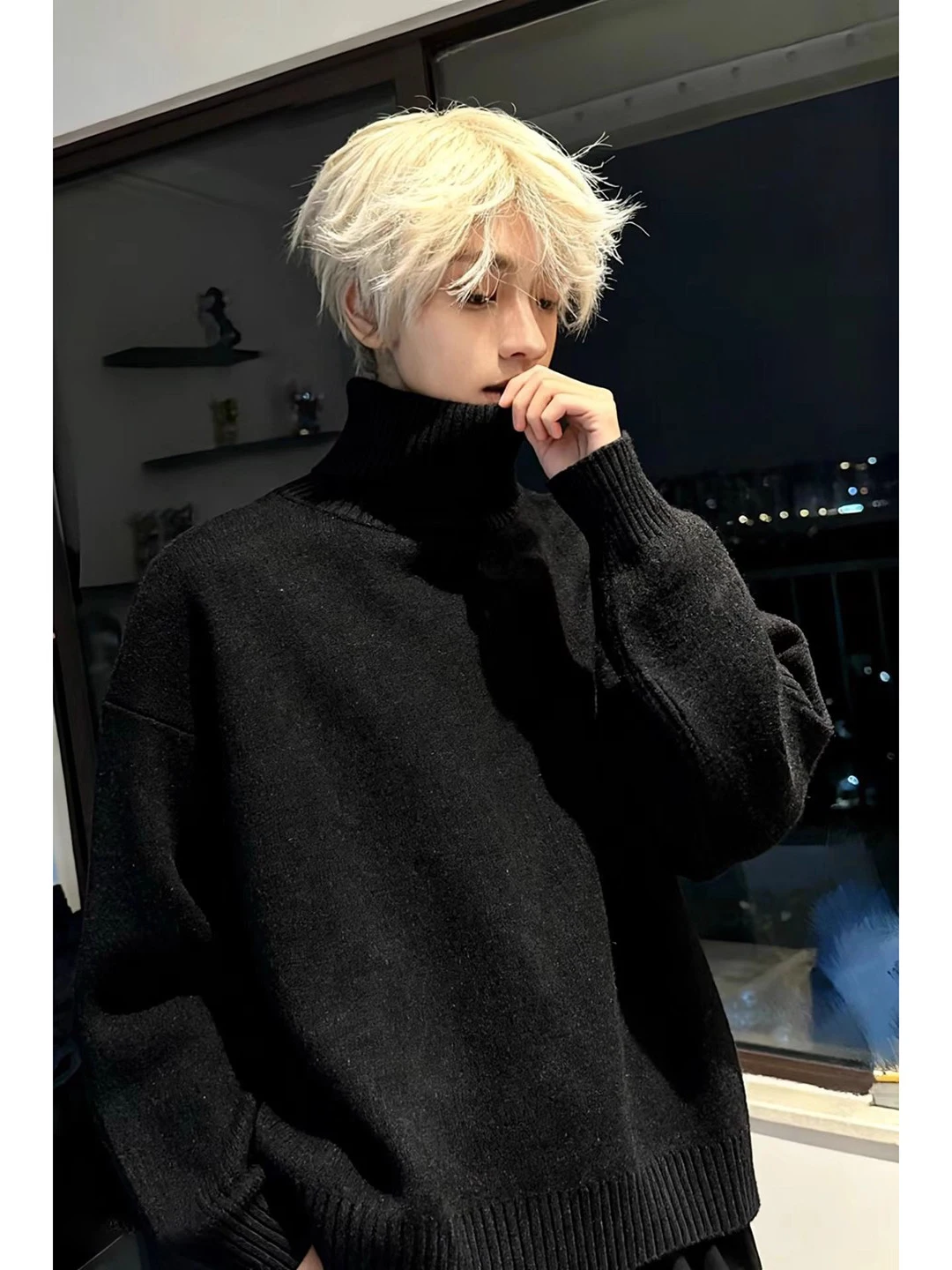 Мужской вязаный свитер с высоким воротником на флисовой подкладке, утолщенный, модный, для осени и зимы, повседневная свободная модель из мягкого материала
Мужской вязаный свитер с высоким воротником на флисовой подкладке, утолщенный, модный, для осени и зимы, повседневная свободная модель из мягкого материала