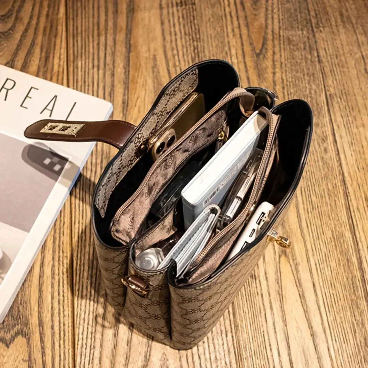 Stylish and Fashionable Geometric Pattern Bucket Bag with Simple Buckle Decoration, Printed Wide Strap, and Shoulder Zipper - Id
Stylish and Fashionable Geometric Pattern Bucket Bag with Simple Buckle Decoration, Printed Wide Strap, and Shoulder Zipper - Id