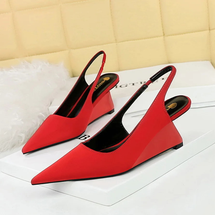Women Pumps Shoes Korean Edition Fashion Simple Slope Shallow Notched Pointed Hollow Back Strap Banquet Women's Single High Heel
Women Pumps Shoes Korean Edition Fashion Simple Slope Shallow Notched Pointed Hollow Back Strap Banquet Women's Single High Heel