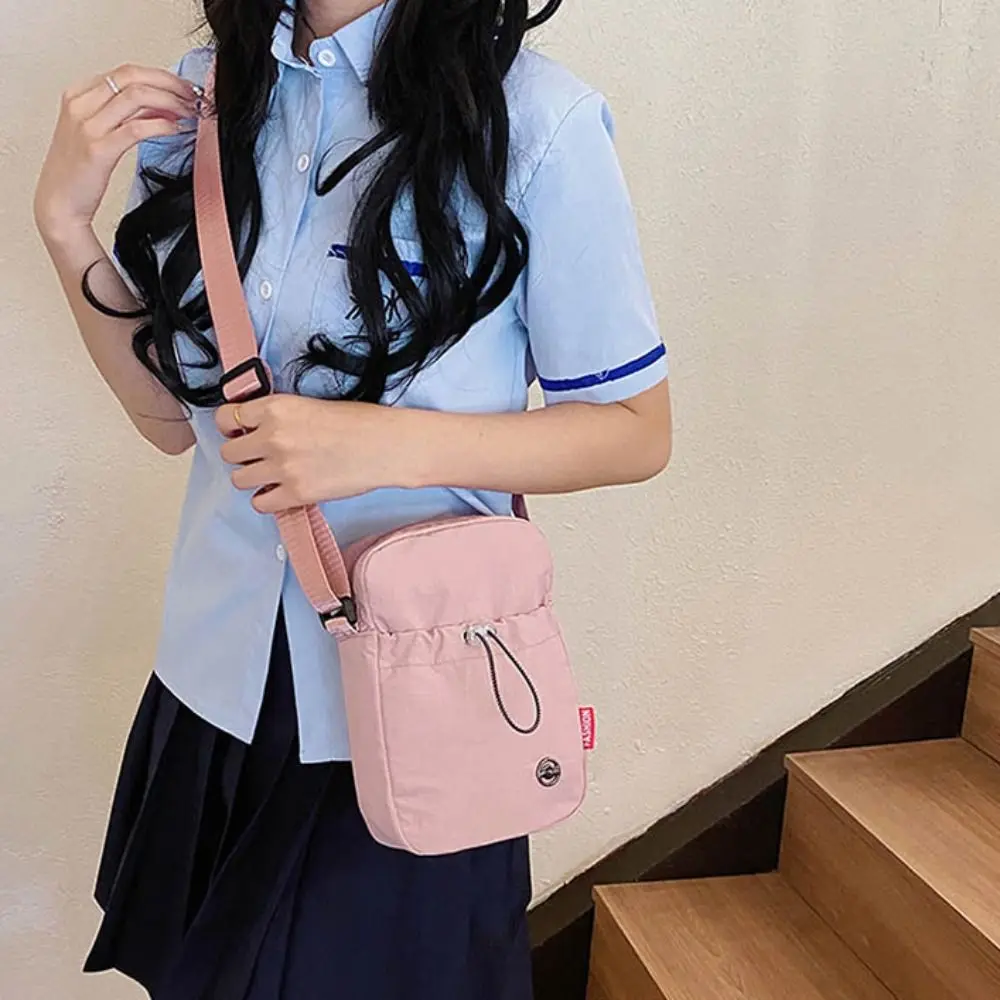 Portable Solid Color Drawstring Crossbody Bag Waterproof Nylon Nylon Shoulder Bag Lightweight Korean style Water Cup Bag Women 
Portable Solid Color Drawstring Crossbody Bag Waterproof Nylon Nylon Shoulder Bag Lightweight Korean style Water Cup Bag Women