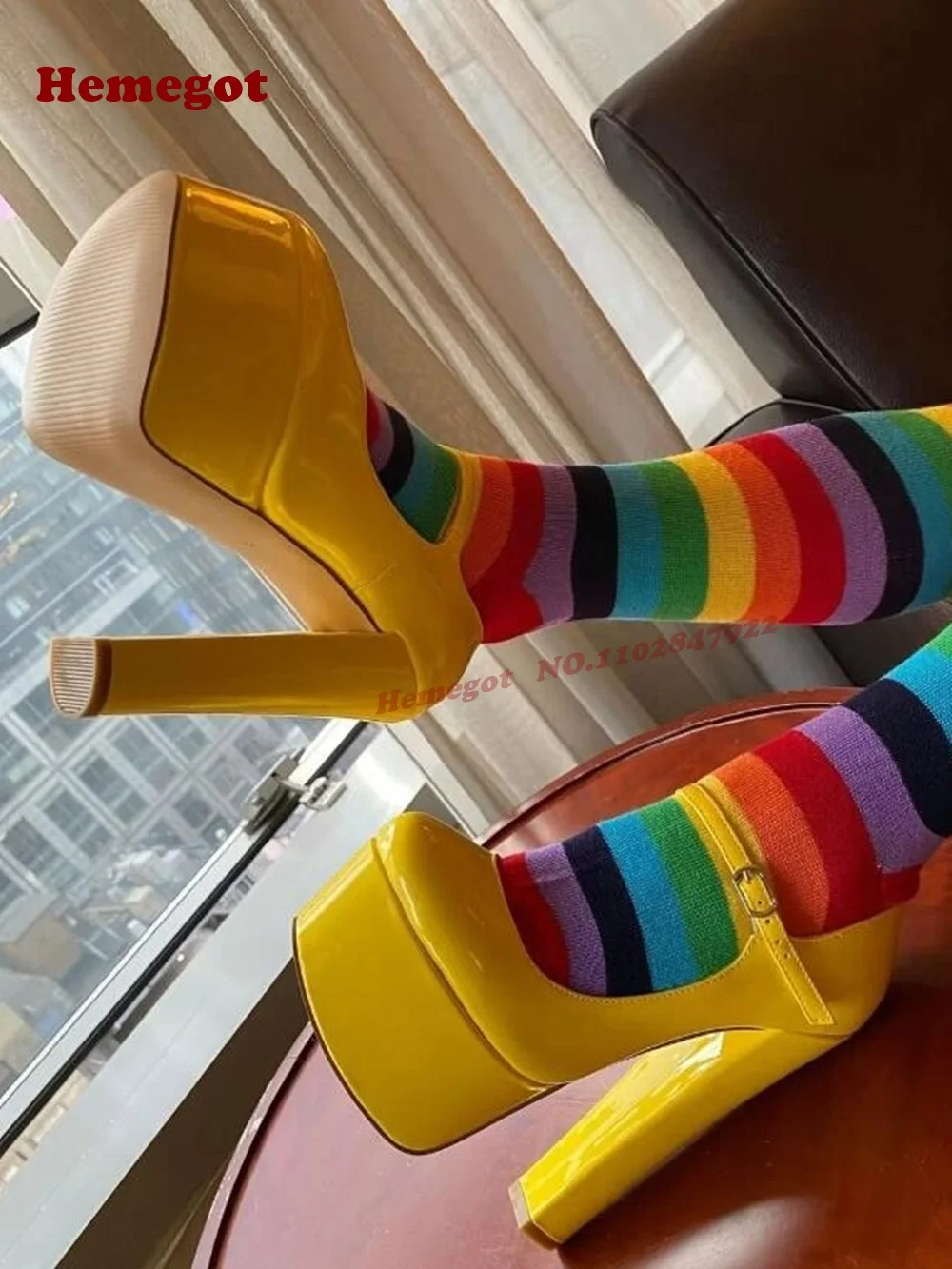 Желтые женские туфли-лодочки на мелкой платформе с круглым носком, туфли-лодочки на массивном каблуке с пряжками, однотонные туфли из лакированной кожи для подиума, элегантная роскошь
Желтые женские туфли-лодочки на мелкой платформе с круглым носком, туфли-лодочки на массивном каблуке с пряжками, однотонные туфли из лакированной кожи для подиума, элегантная роскошь