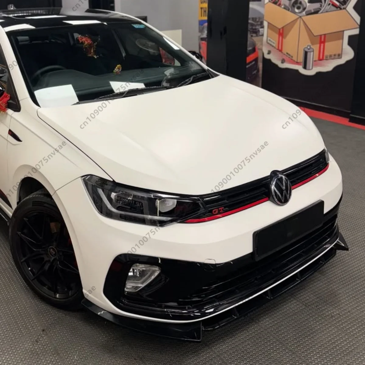 Передний сплиттер для Volkswagen Virtus и Virtus GT 2023-2026: накладка на бампер, спойлер-диффузор, защита под бампер, тюнинг-комплект для кузова
Передний сплиттер для Volkswagen Virtus и Virtus GT 2023-2026: накладка на бампер, спойлер-диффузор, защита под бампер, тюнинг-комплект для кузова