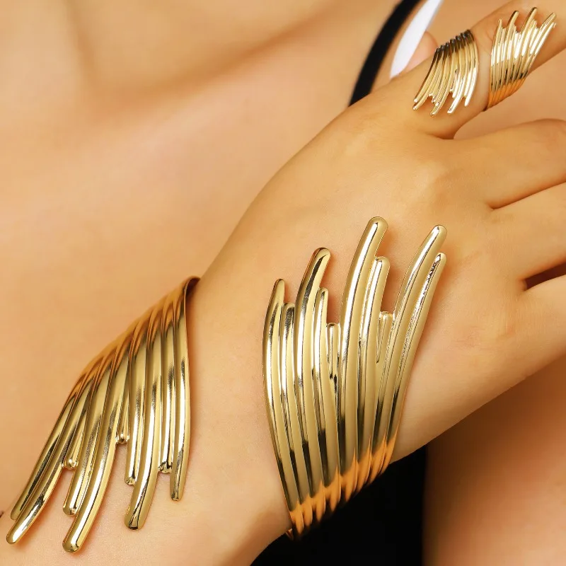 Abstract line sculptural bracelet ring combination retro punk jewelry set modern light luxury jewelry
Abstract line sculptural bracelet ring combination retro punk jewelry set modern light luxury jewelry