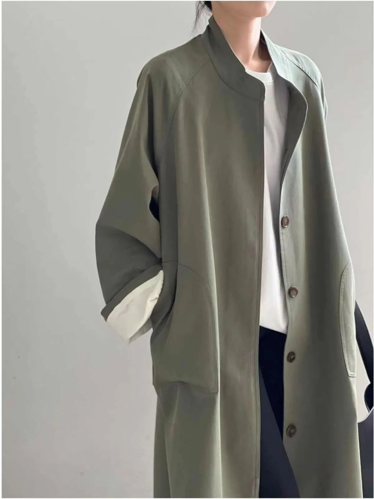 British Style Standing Collar Mid Length Trench Coat For Women In Autumn And Winter 2025, New Casual And High-End Coat
British Style Standing Collar Mid Length Trench Coat For Women In Autumn And Winter 2025, New Casual And High-End Coat