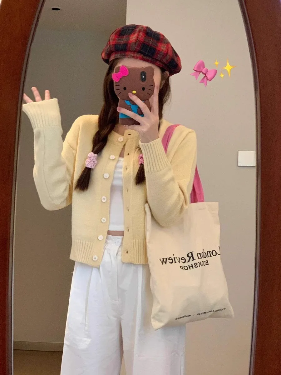 Мягкий желтый вязаный кардиган для женщин, ранняя осень, корейский стиль, свободный крой, длинный рукав, удобный свитер-жакет
Мягкий желтый вязаный кардиган для женщин, ранняя осень, корейский стиль, свободный крой, длинный рукав, удобный свитер-жакет