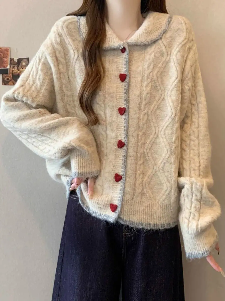 Корейский свободный вязаный кардиган, женский весенне-осенний новый свитер с кукольным воротником, пальто с сердечком, милый Sle
Корейский свободный вязаный кардиган, женский весенне-осенний новый свитер с кукольным воротником, пальто с сердечком, милый Sle
