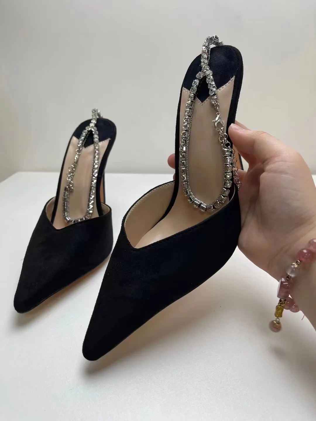 Customize Color White Pointed Toe Thin Heels Rhinestone Shiny Women Pumps 2024 New Style Fashion Shoes Elegant Party Wedding
Customize Color White Pointed Toe Thin Heels Rhinestone Shiny Women Pumps 2024 New Style Fashion Shoes Elegant Party Wedding