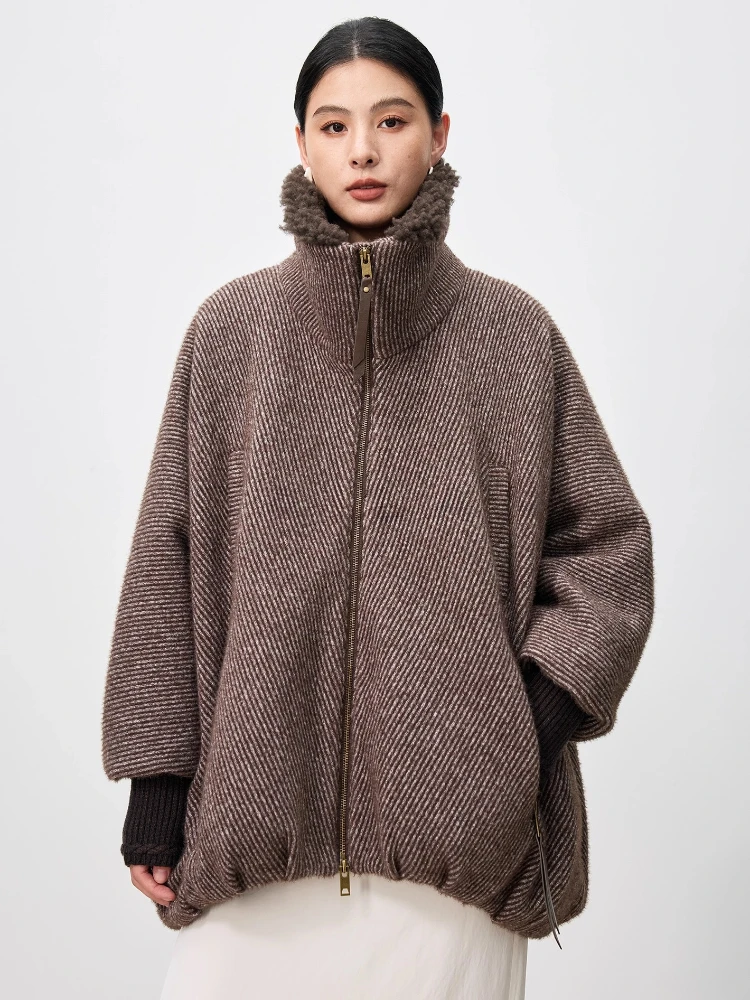 Oversize Winter Down Jackets for Women High-end Simple Wool Stand Collar Twill Design Fluffy Warm 90% White Goose Down Coat
Oversize Winter Down Jackets for Women High-end Simple Wool Stand Collar Twill Design Fluffy Warm 90% White Goose Down Coat