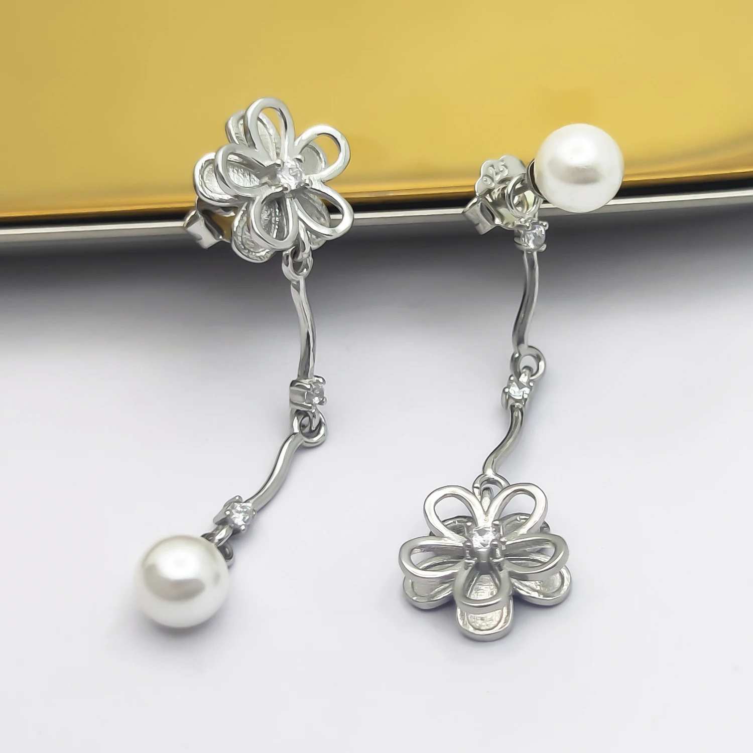 HESHI 925 Sterling Silver Shell Pearl Plant Fruits and Flower Drop Earrings for Women Girl Exquisite Sweet Fascinating
HESHI 925 Sterling Silver Shell Pearl Plant Fruits and Flower Drop Earrings for Women Girl Exquisite Sweet Fascinating