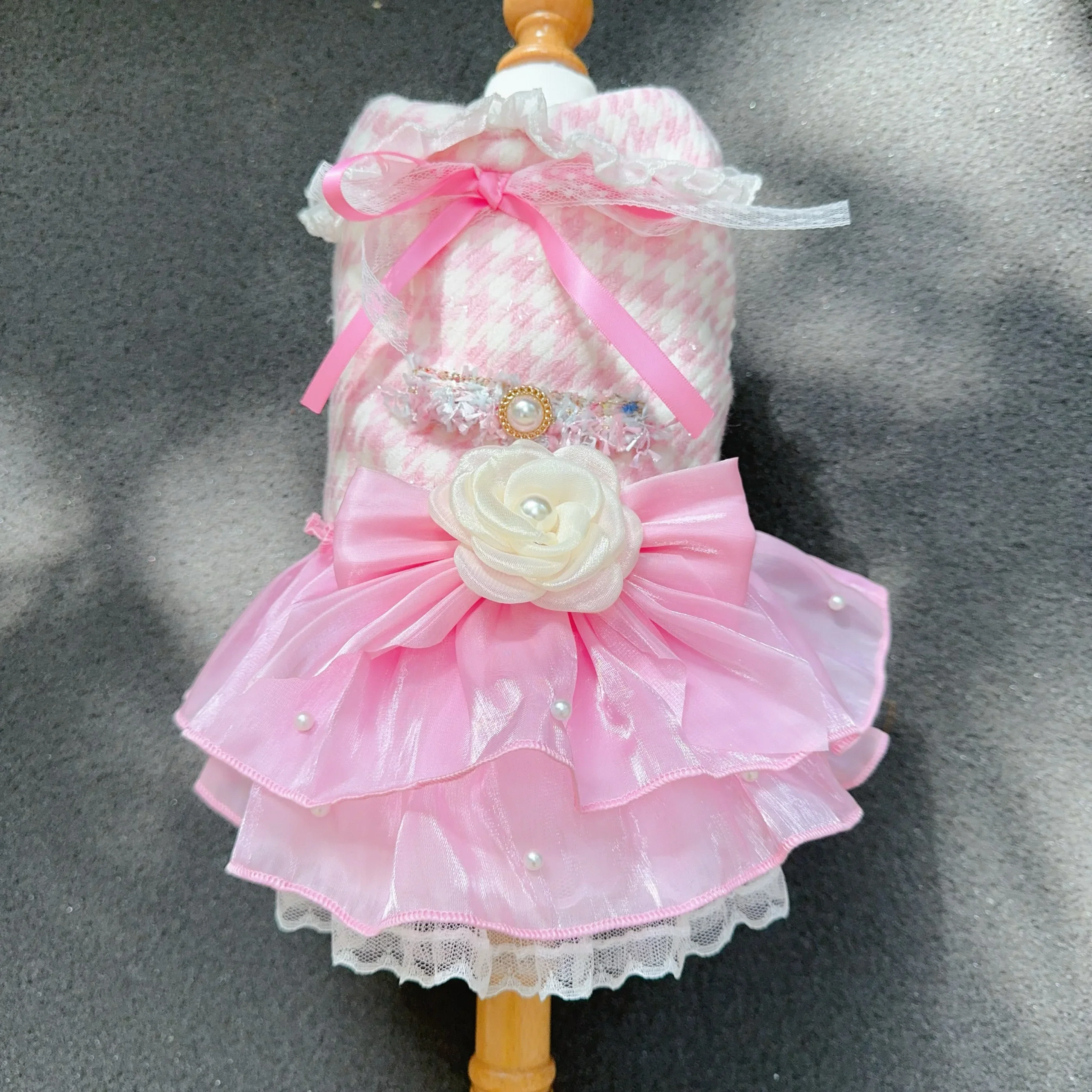 Luxury Pink Puppy Dog Coat Skirts Autumn Winter Fashion Thick Plush Flower Bow Princess Dress For Small Medium Dog Pet Clothes
Luxury Pink Puppy Dog Coat Skirts Autumn Winter Fashion Thick Plush Flower Bow Princess Dress For Small Medium Dog Pet Clothes