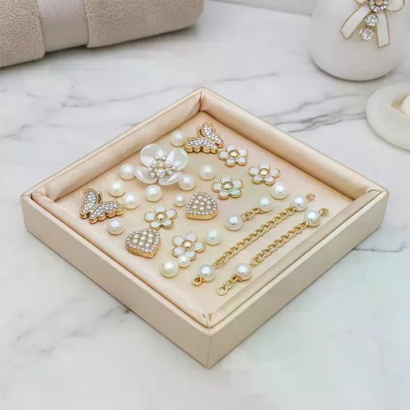 Imitation Pearl Shoe Charms With Butterfly Flower Heart Design Gold Details Perfect For DIY Shoe Decor Daily Wear Accessories
Imitation Pearl Shoe Charms With Butterfly Flower Heart Design Gold Details Perfect For DIY Shoe Decor Daily Wear Accessories