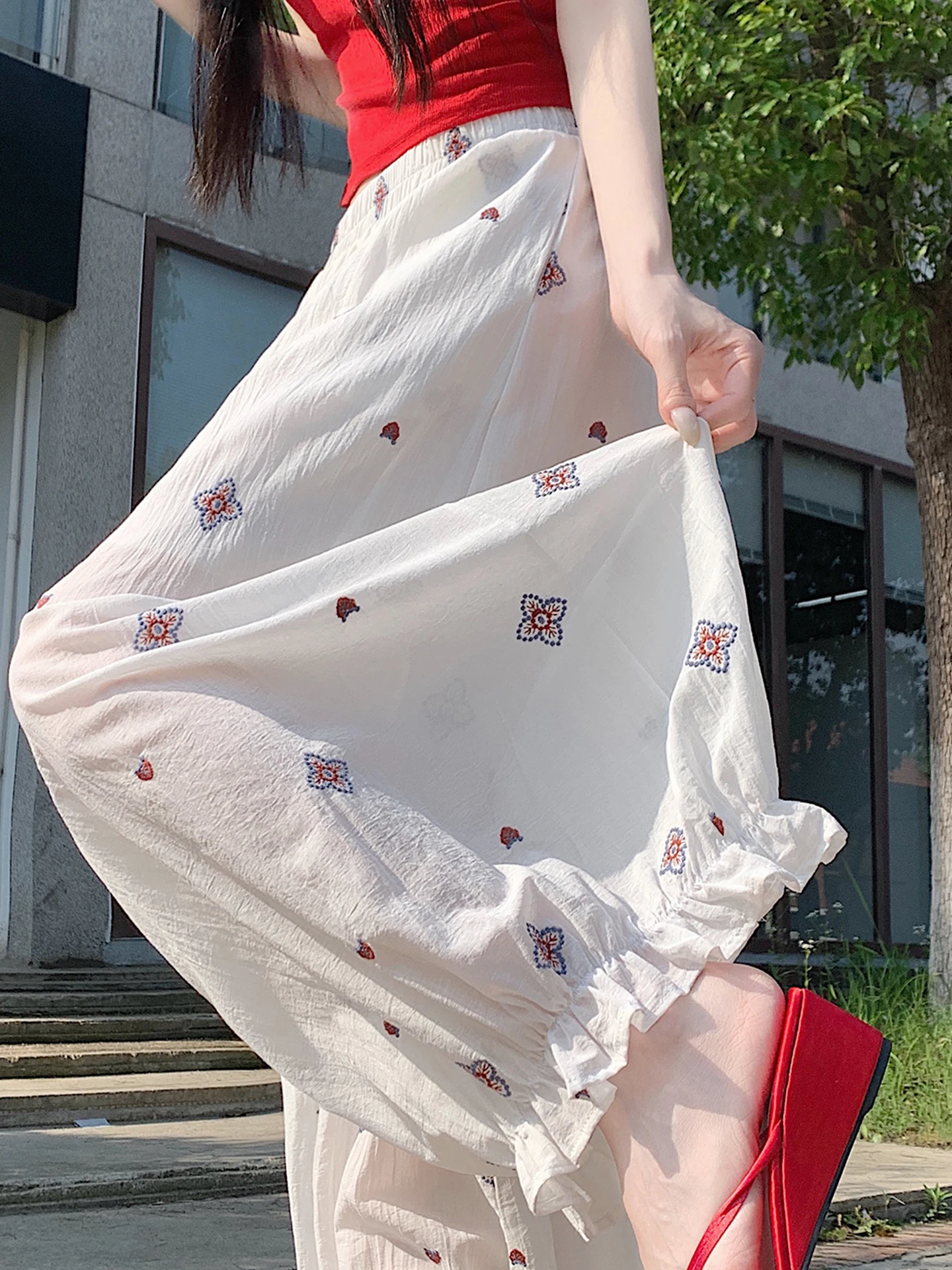 Ladies High Waist Cotton Linen Embroidered Lantern Pants Casual Bloomers Thin Summer Nine Points Slimming Pants Comfortable
Ladies High Waist Cotton Linen Embroidered Lantern Pants Casual Bloomers Thin Summer Nine Points Slimming Pants Comfortable