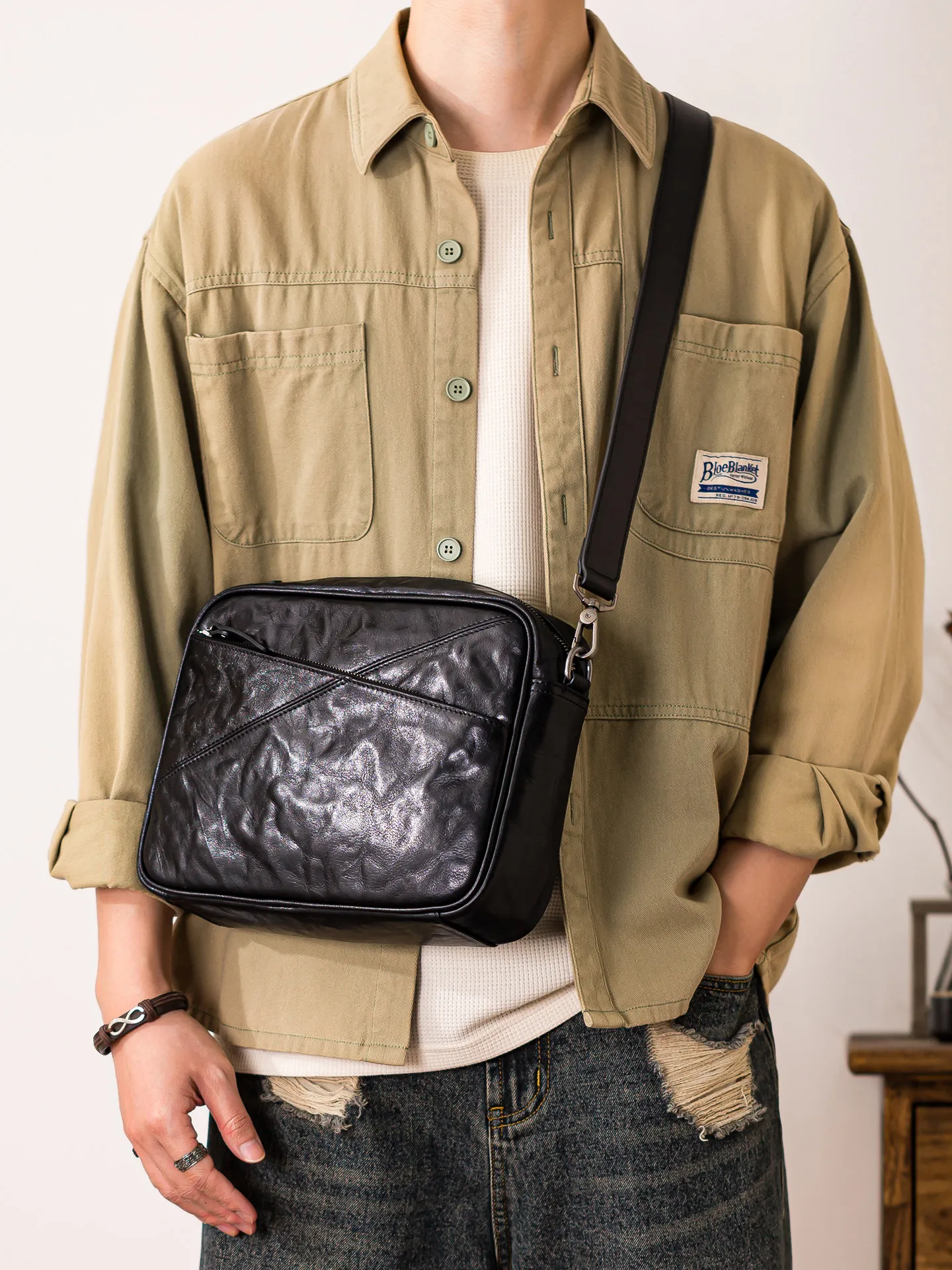 Vintage luxury genuine leather men's messenger bag casual designer handmade natural first layer cowhide black shoulder bag
Vintage luxury genuine leather men's messenger bag casual designer handmade natural first layer cowhide black shoulder bag