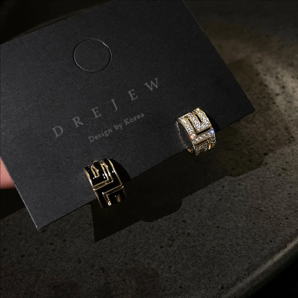Real Golden Electroplated Silvery Needle Asymmetrical Simple C-shaped Light Luxury Earrings Elegant Hollowed-out Jewelry
Real Golden Electroplated Silvery Needle Asymmetrical Simple C-shaped Light Luxury Earrings Elegant Hollowed-out Jewelry