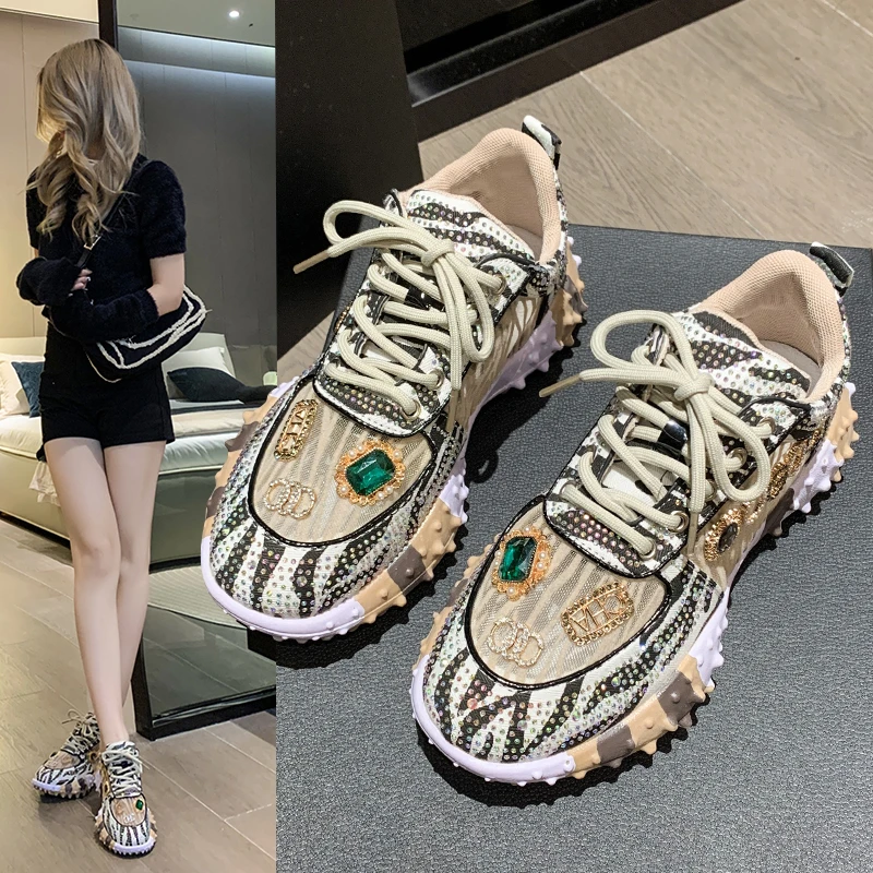 Высококачественные универсальные, удобные, противоскользящие, дышащие, спортивные и повседневные женские одинарные туфли на толстой подошве с цветными блоками.
Высококачественные универсальные, удобные, противоскользящие, дышащие, спортивные и повседневные женские одинарные туфли на толстой подошве с цветными блоками.