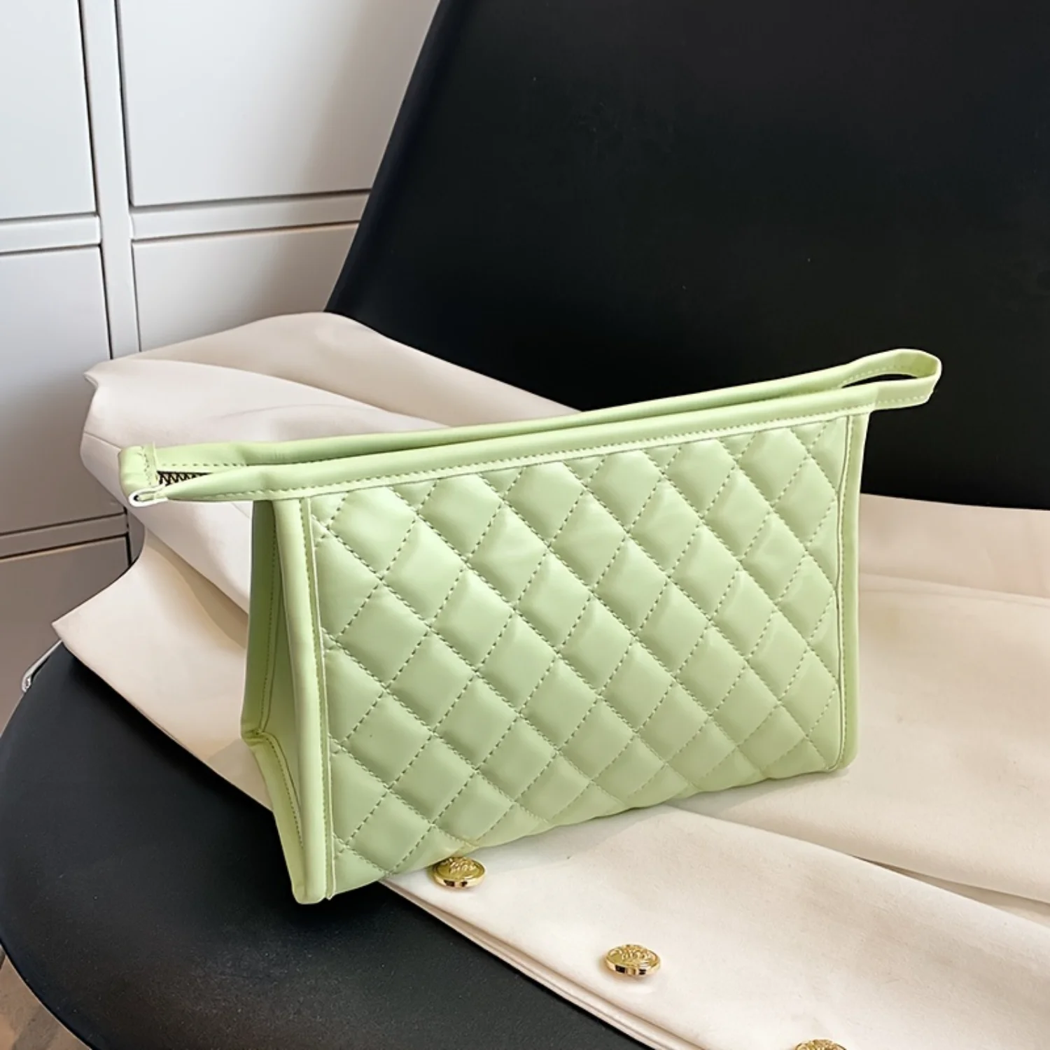 Minimalist Solid Color Clutch Cosmetic Bag, Argyle Pattern Travel Toiletry Wash Bag, Versatile Makeup Bag
Minimalist Solid Color Clutch Cosmetic Bag, Argyle Pattern Travel Toiletry Wash Bag, Versatile Makeup Bag