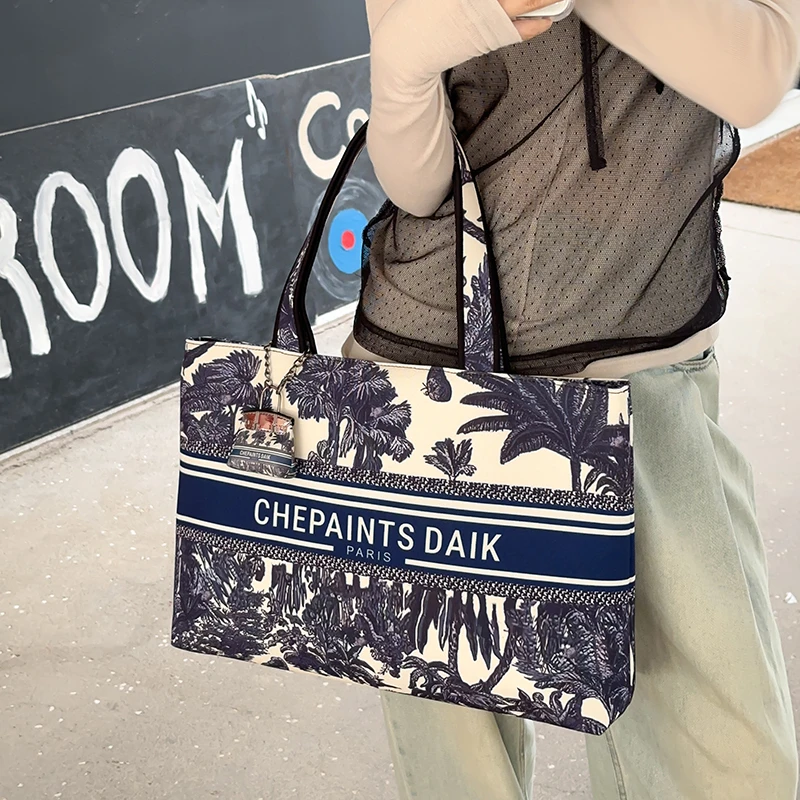 Spacious Travel-Friendly Tote Bag Women's Genuine Leather Handbag with Luggage Tag & Lock
Spacious Travel-Friendly Tote Bag Women's Genuine Leather Handbag with Luggage Tag & Lock