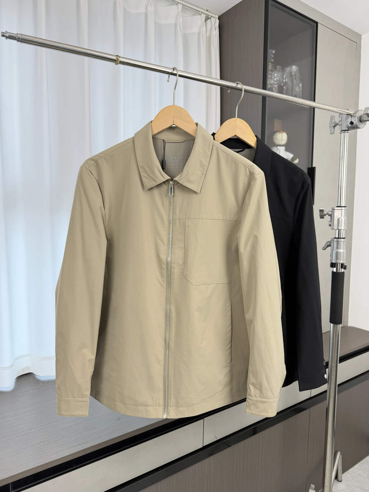 High Quality Milk Silk Men's Business Casual Spring Jacket Pure Color Lapel Breathable Loose Fit Long Sleeve Zipper Coat
High Quality Milk Silk Men's Business Casual Spring Jacket Pure Color Lapel Breathable Loose Fit Long Sleeve Zipper Coat