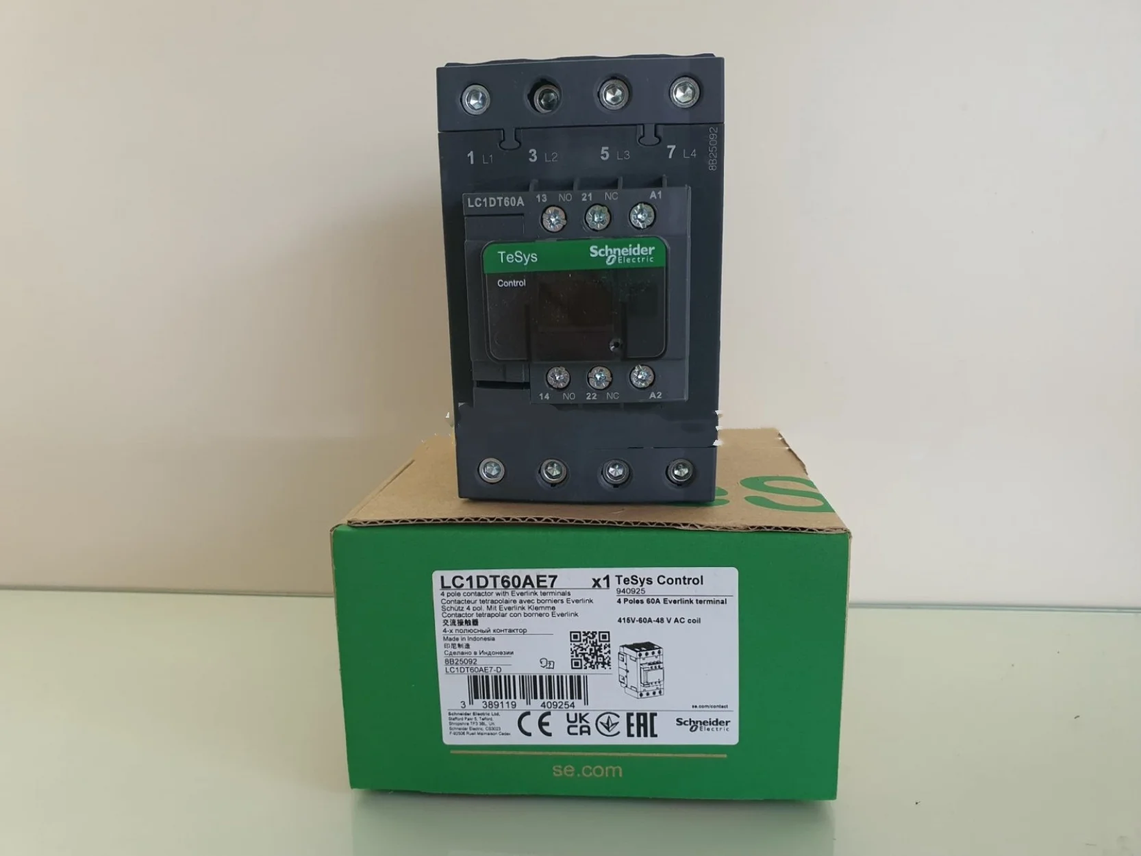 LC1DT60AE7 TeSys Deca contactor - 4P(4 NO) - AC-1 - 60 A - 48 V AC 50/60 Hz coil
LC1DT60AE7 TeSys Deca contactor - 4P(4 NO) - AC-1 - 60 A - 48 V AC 50/60 Hz coil