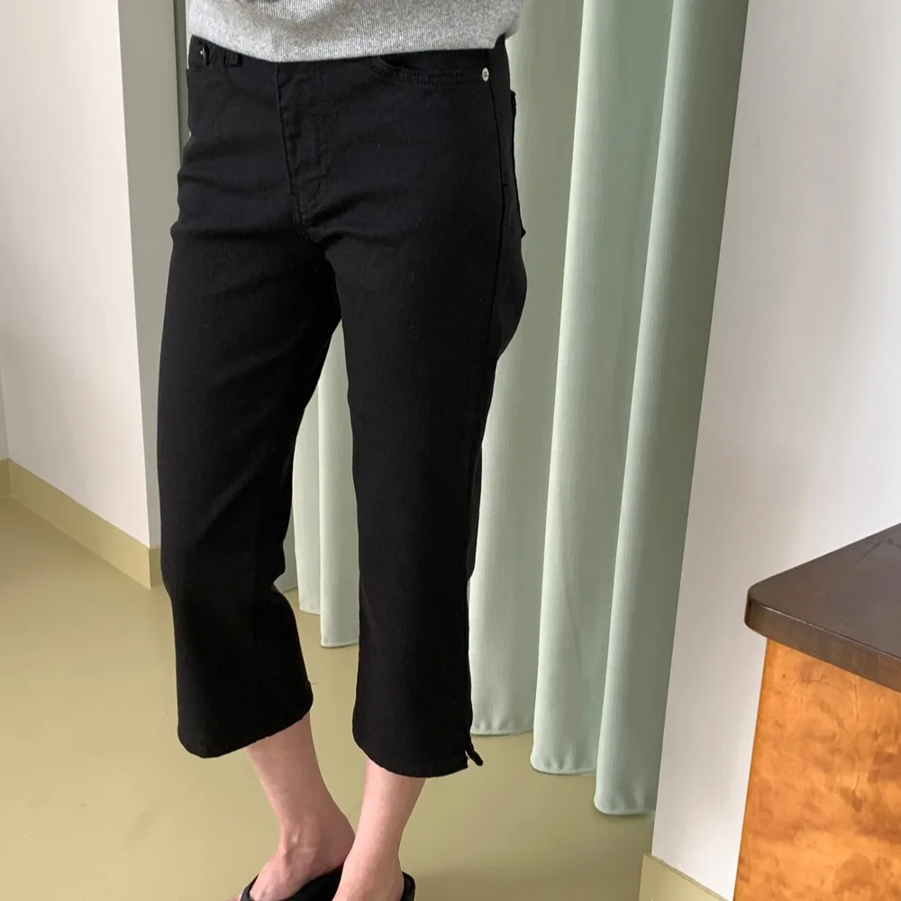 High Waist Slim Fit Black Denim Mid-Length Five-Piece Pants Korean Style Women's Fashion Spring Autumn Winter Casual Wear
High Waist Slim Fit Black Denim Mid-Length Five-Piece Pants Korean Style Women's Fashion Spring Autumn Winter Casual Wear