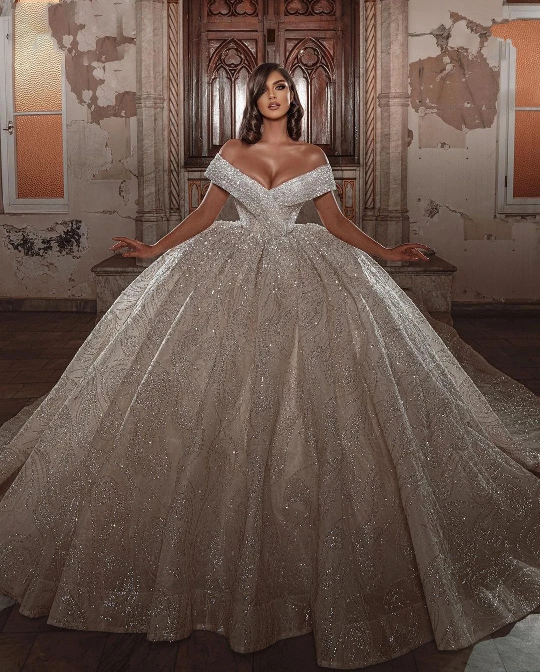 Luxury Beads Wedding Dresses Off Shoulder Lace Sequins Ball Gowns Custom Made Sleeveless Crystals Vestido de novia
Luxury Beads Wedding Dresses Off Shoulder Lace Sequins Ball Gowns Custom Made Sleeveless Crystals Vestido de novia