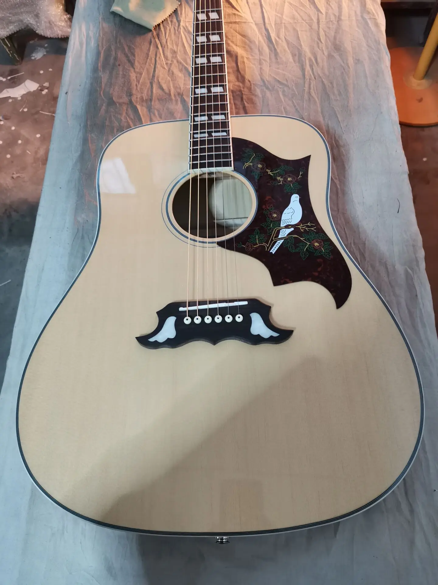 free shipping solid spruce dreadnought acoustic electric guitar flame maple natural wood finishing popular guitar
free shipping solid spruce dreadnought acoustic electric guitar flame maple natural wood finishing popular guitar