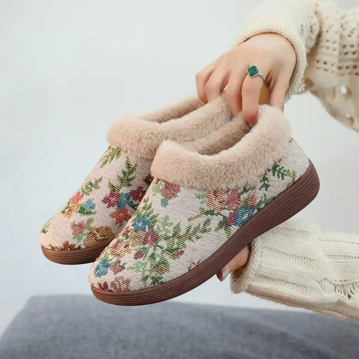 Winter New Women Low Top Print Flat sole Cotton Shoes Thick Sole Non Slip Round Toe Slip On Plush Keep Warm Elderly Cotton Shoes
Winter New Women Low Top Print Flat sole Cotton Shoes Thick Sole Non Slip Round Toe Slip On Plush Keep Warm Elderly Cotton Shoes