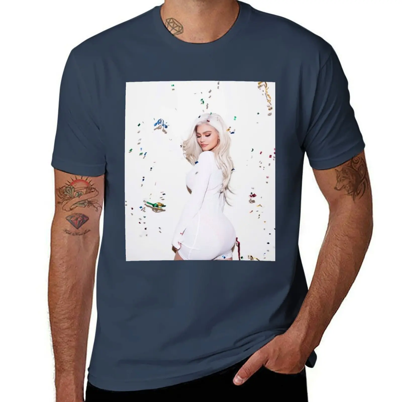 Kylie Jenner T-Shirt Basic Breathable Solid Color T-Shirt
Kylie Jenner T-Shirt Basic Breathable Solid Color T-Shirt