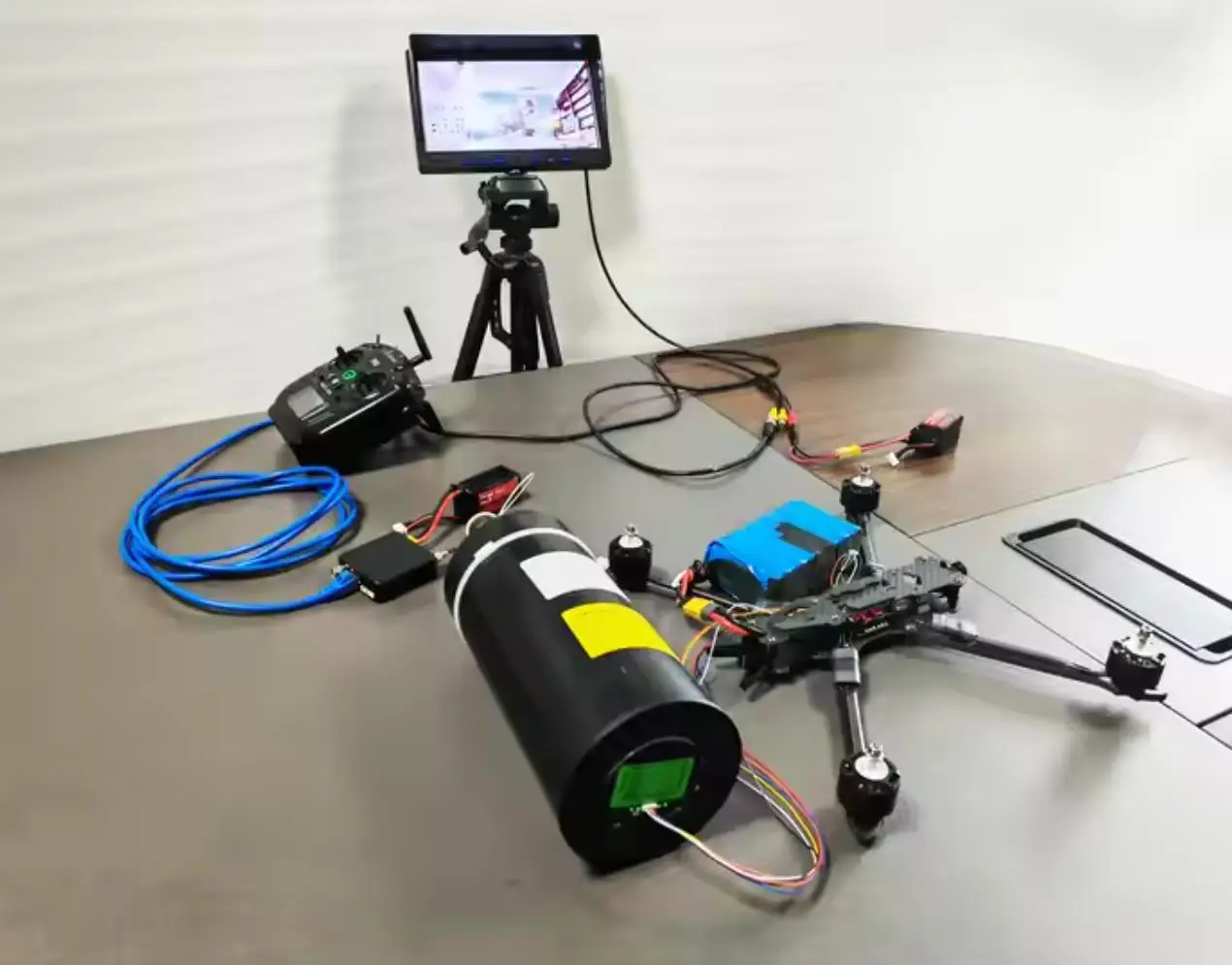 FPV Long Range Analog Video Image Fiber Optic Drone Transmission Module 5KM 10KM 15KM 20KM 30KM with Ground Receiver
FPV Long Range Analog Video Image Fiber Optic Drone Transmission Module 5KM 10KM 15KM 20KM 30KM with Ground Receiver