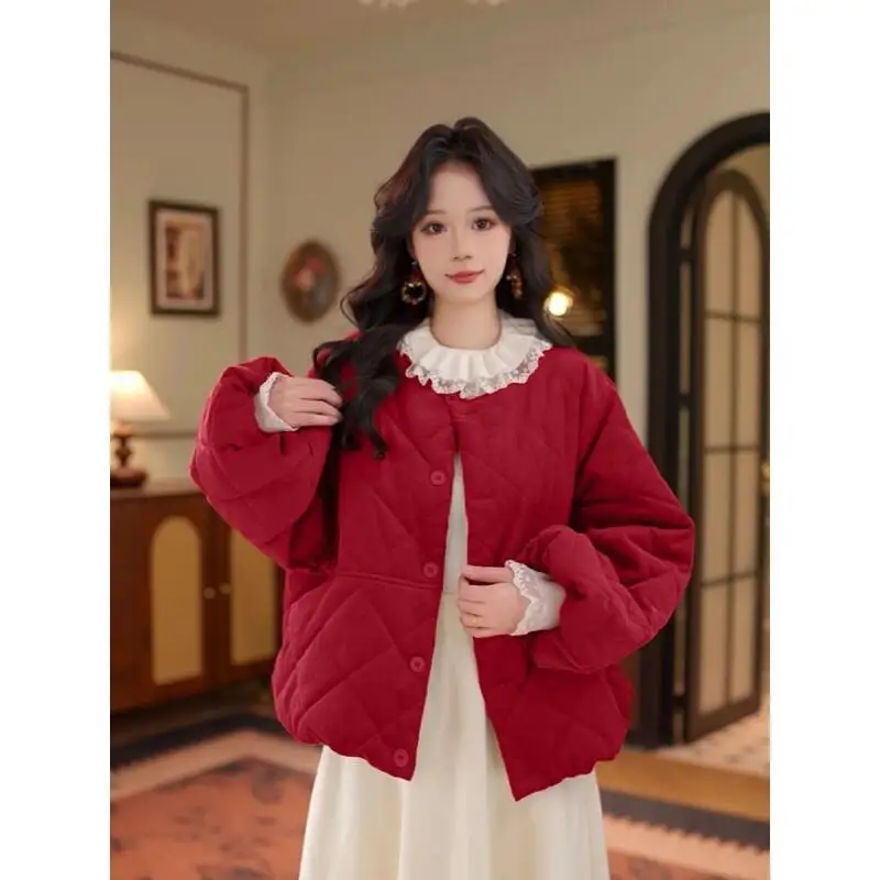 Women's Padded Jacket Autumn winter female Vintage Cotton Padded Jacket Short Loose Round Neck Coat New Chinese Style Red tops
Women's Padded Jacket Autumn winter female Vintage Cotton Padded Jacket Short Loose Round Neck Coat New Chinese Style Red tops