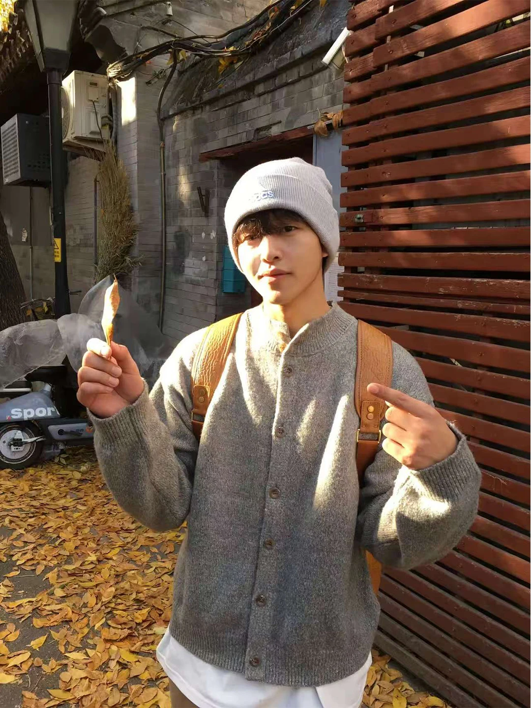 Light ey Open Cardigan Sweater Men's Sle Autumn Winter Lazy Loose Knitted Soft Youthful Korean Sle Outerwear
Light ey Open Cardigan Sweater Men's Sle Autumn Winter Lazy Loose Knitted Soft Youthful Korean Sle Outerwear