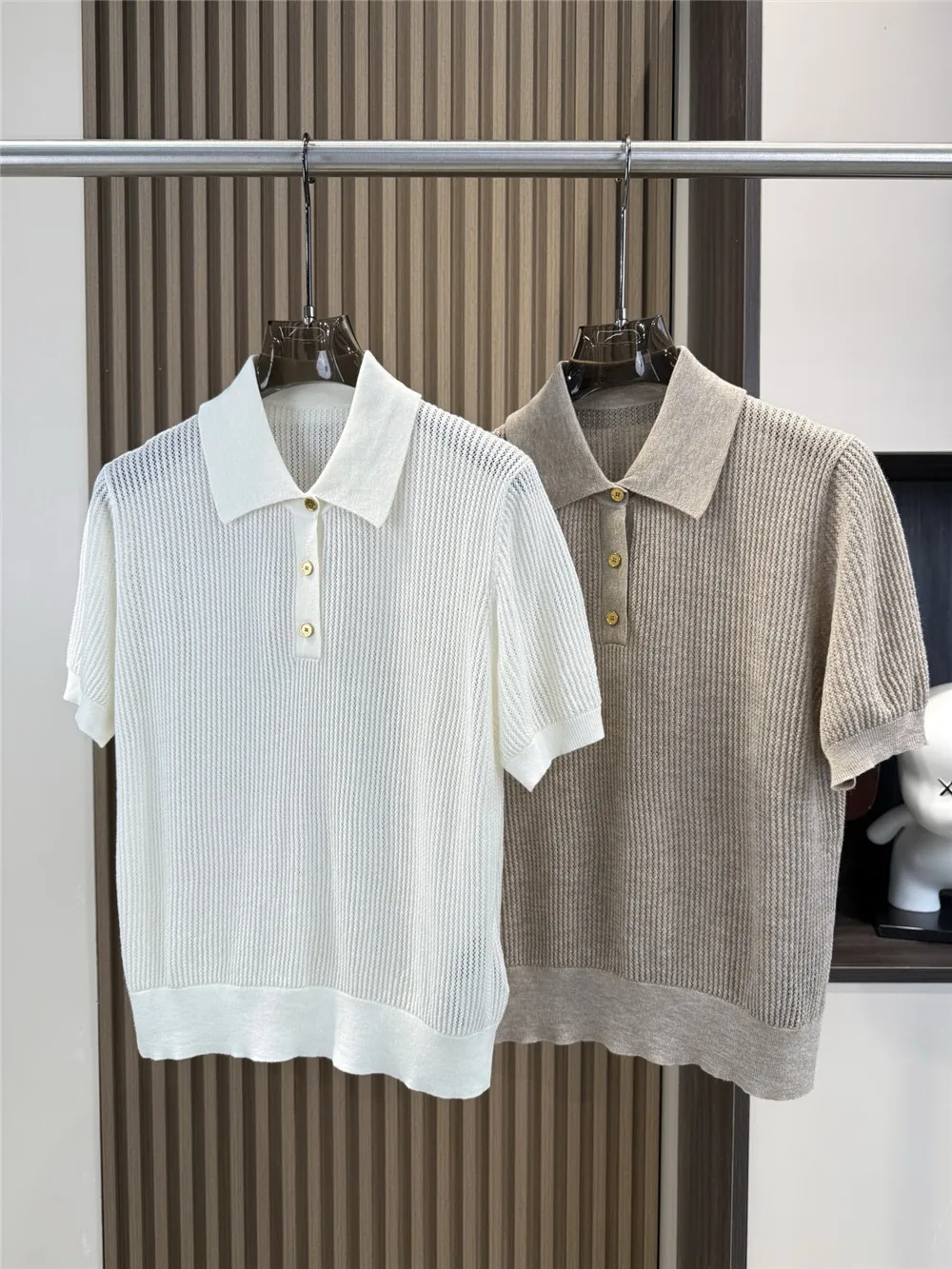 Women's Lightweight Wool Hollow Short-Sleeve Polo Shirt
Women's Lightweight Wool Hollow Short-Sleeve Polo Shirt