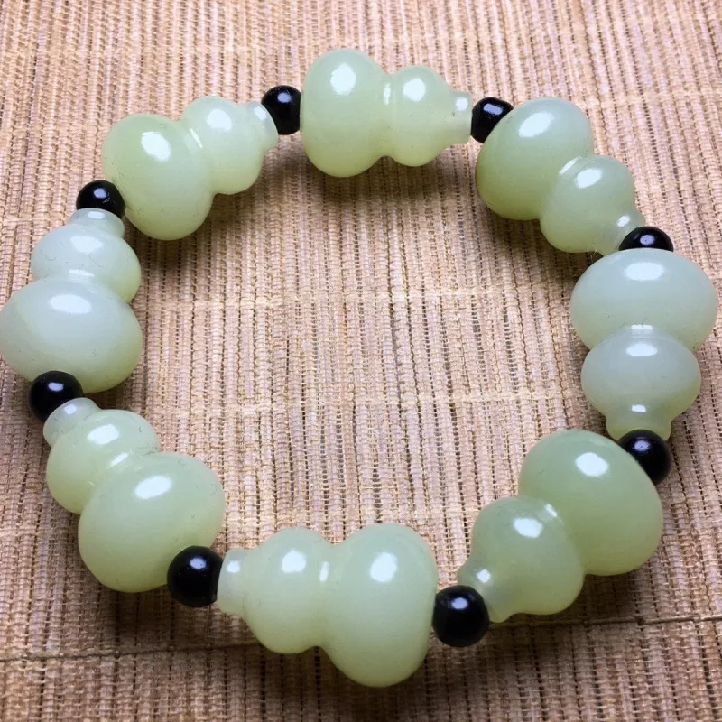 Natural Hetian Seed Material Gourd Bracelet, Green White Jade Fortune, Prosperity, and Longevity for Men
Natural Hetian Seed Material Gourd Bracelet, Green White Jade Fortune, Prosperity, and Longevity for Men
