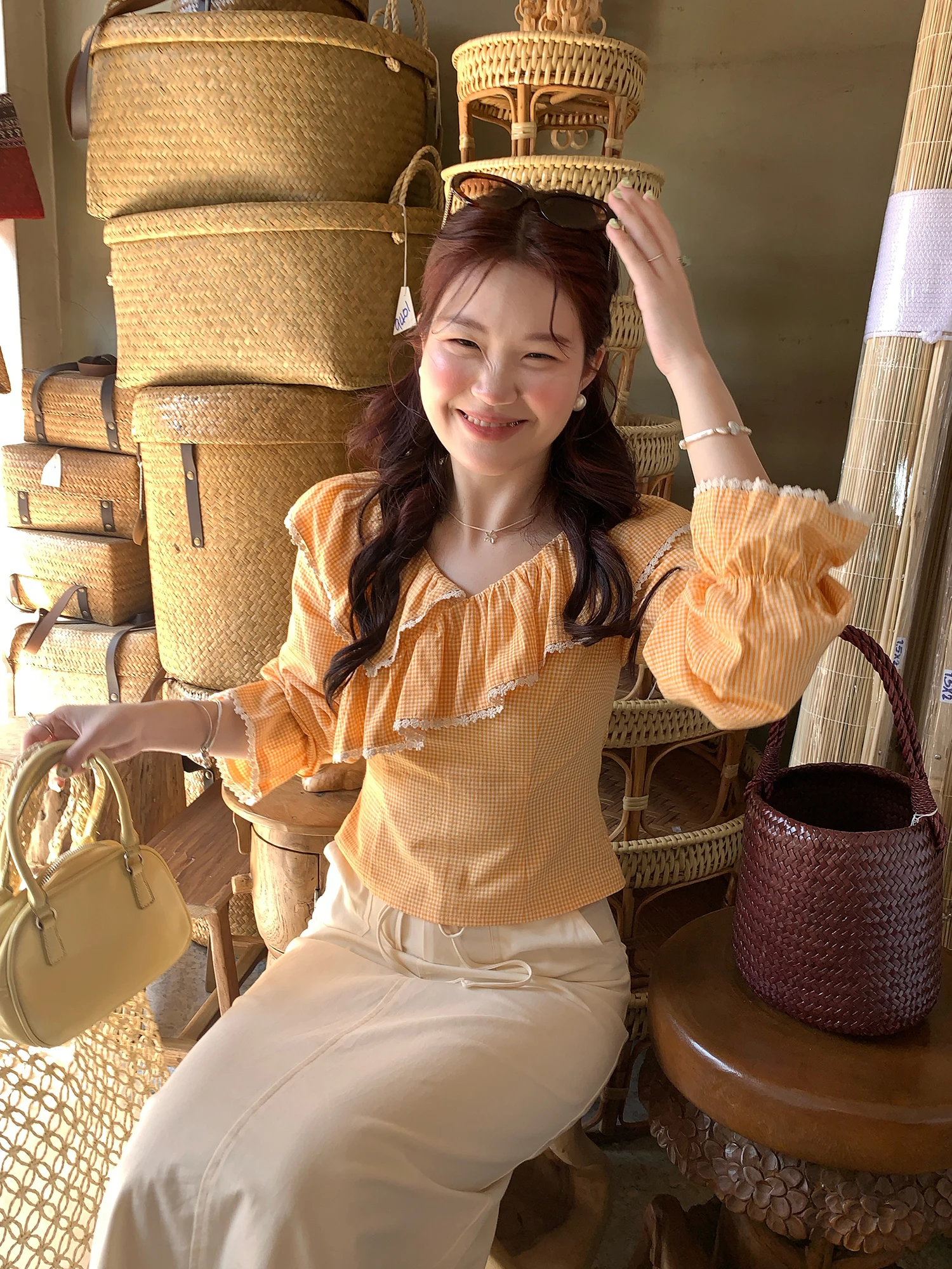 Korean Sle V-Ne irt Women's Holiday Gentle Sle Cotton Plaid Long Sve Button up irt with Lace Hemline
Korean Sle V-Ne irt Women's Holiday Gentle Sle Cotton Plaid Long Sve Button up irt with Lace Hemline