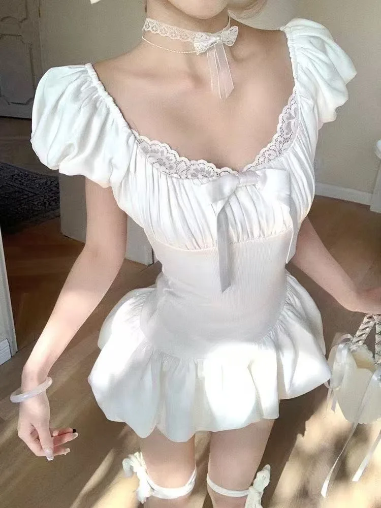 Korean Fashion Sweet Two Piece Set Women Ruffle Detail Sleeveless Blouse + High Waist Layered Shorts Cute Lolita Cute Suit 2026
Korean Fashion Sweet Two Piece Set Women Ruffle Detail Sleeveless Blouse + High Waist Layered Shorts Cute Lolita Cute Suit 2026