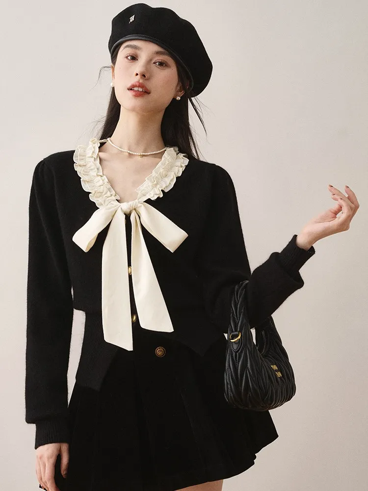 Wood Ear Edge Knitted Top for Women, Color Matching Sweater, Bow Tie Knit, Black Sweater Jacket, Spring and Autumn Design
Wood Ear Edge Knitted Top for Women, Color Matching Sweater, Bow Tie Knit, Black Sweater Jacket, Spring and Autumn Design