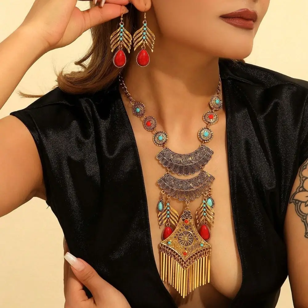 Imitation Turquoise Long Tassels Necklace Earrings Exaggerated Exquisite Ethnic Style Jewelry Set Vintage Alloy Neck Jewelry
Imitation Turquoise Long Tassels Necklace Earrings Exaggerated Exquisite Ethnic Style Jewelry Set Vintage Alloy Neck Jewelry