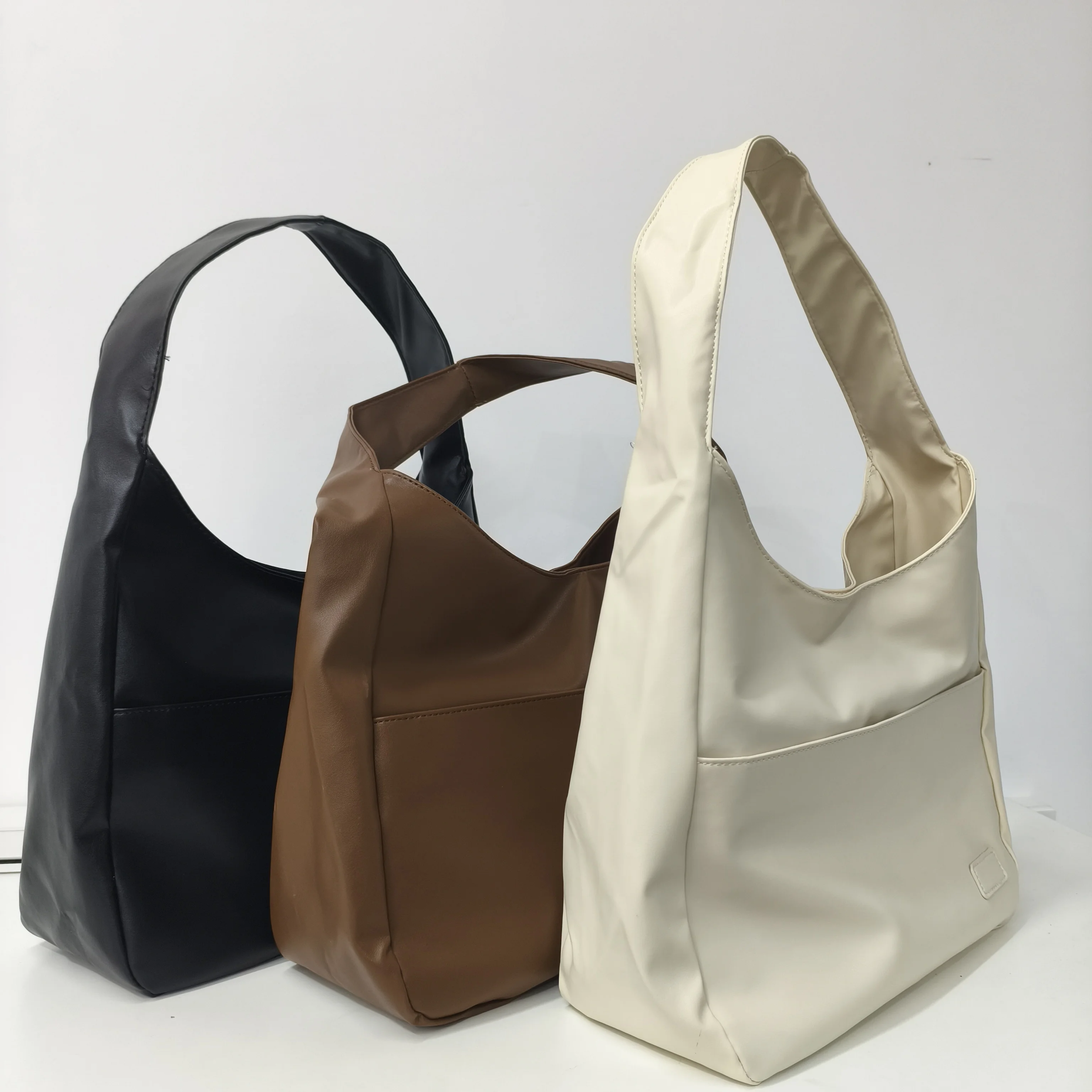 Retro Style Shoulder Bag - Simple Fashionable Solid Color Print Design with Adjustable Strap for Daily Use
Retro Style Shoulder Bag - Simple Fashionable Solid Color Print Design with Adjustable Strap for Daily Use