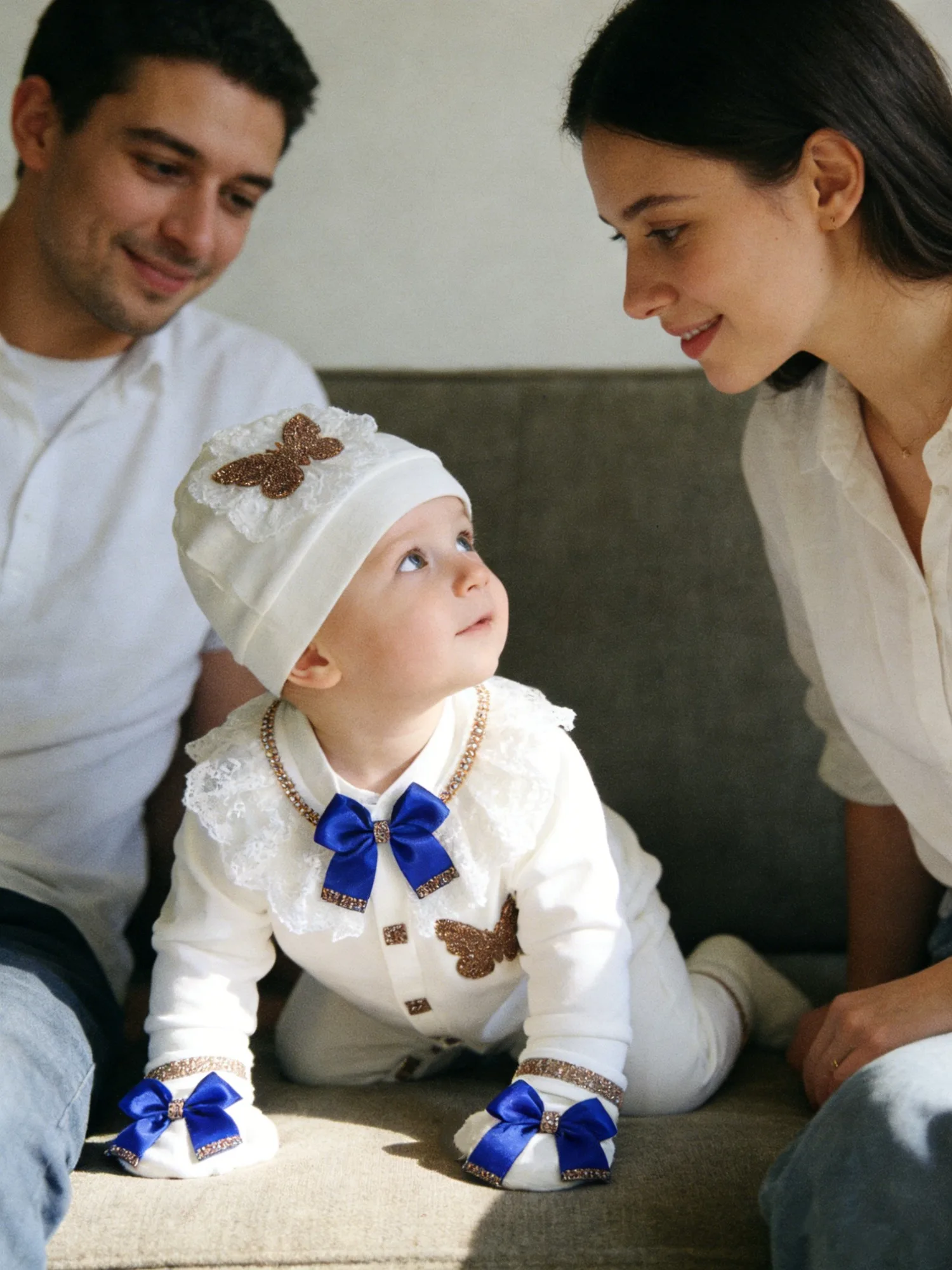 Baby Boy Butterfly Outfit Set - White Blue Gold Rhinestone Butterfly Onesie Hat Mittens for Baptism
Baby Boy Butterfly Outfit Set - White Blue Gold Rhinestone Butterfly Onesie Hat Mittens for Baptism