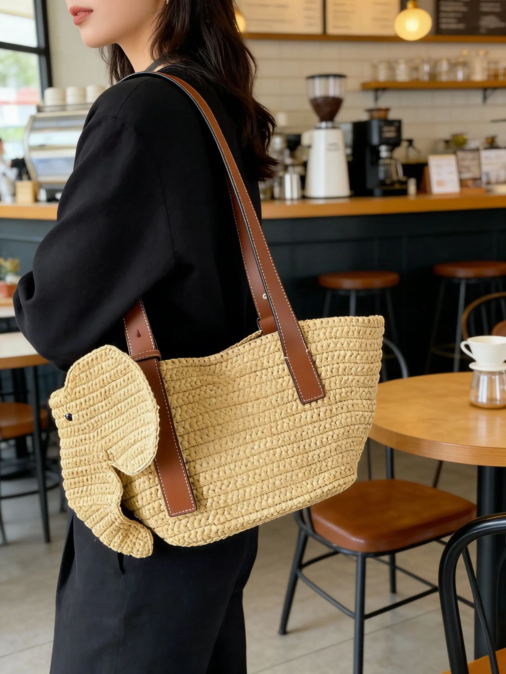 Women's straw handbag with leather shoulder strap, hollow woven handle straw bag design handbag
Women's straw handbag with leather shoulder strap, hollow woven handle straw bag design handbag