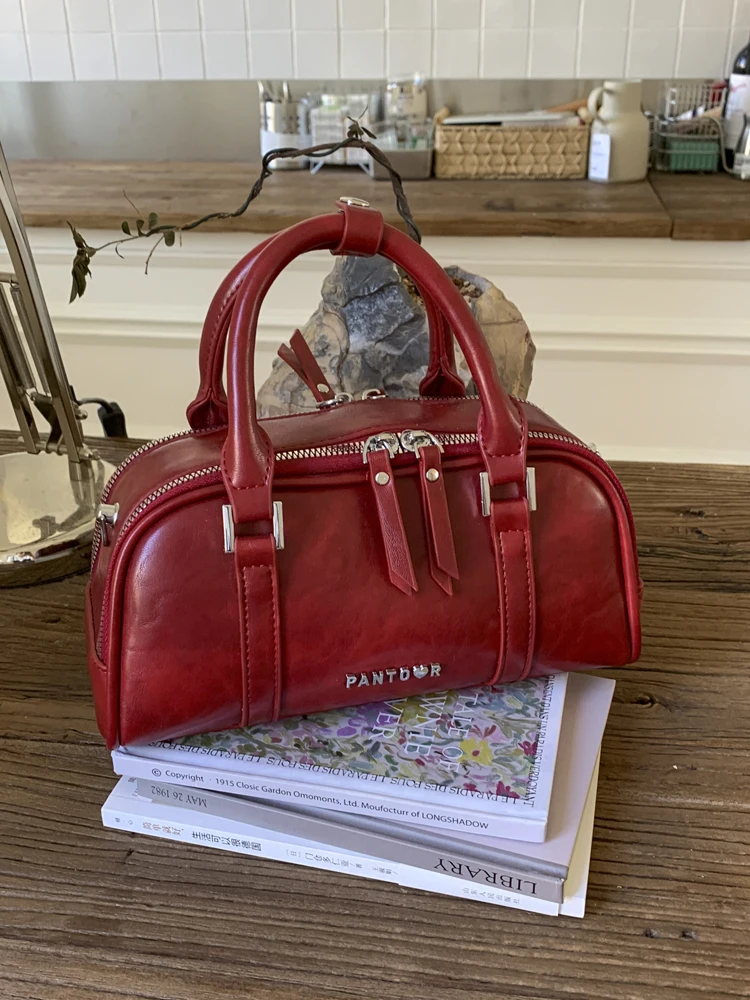 Light Luxury Elegant Red PU Leather Handbags Women New Fashion Retro Letter Design Messenger Bag Simple Texture Shoulder Bags
Light Luxury Elegant Red PU Leather Handbags Women New Fashion Retro Letter Design Messenger Bag Simple Texture Shoulder Bags