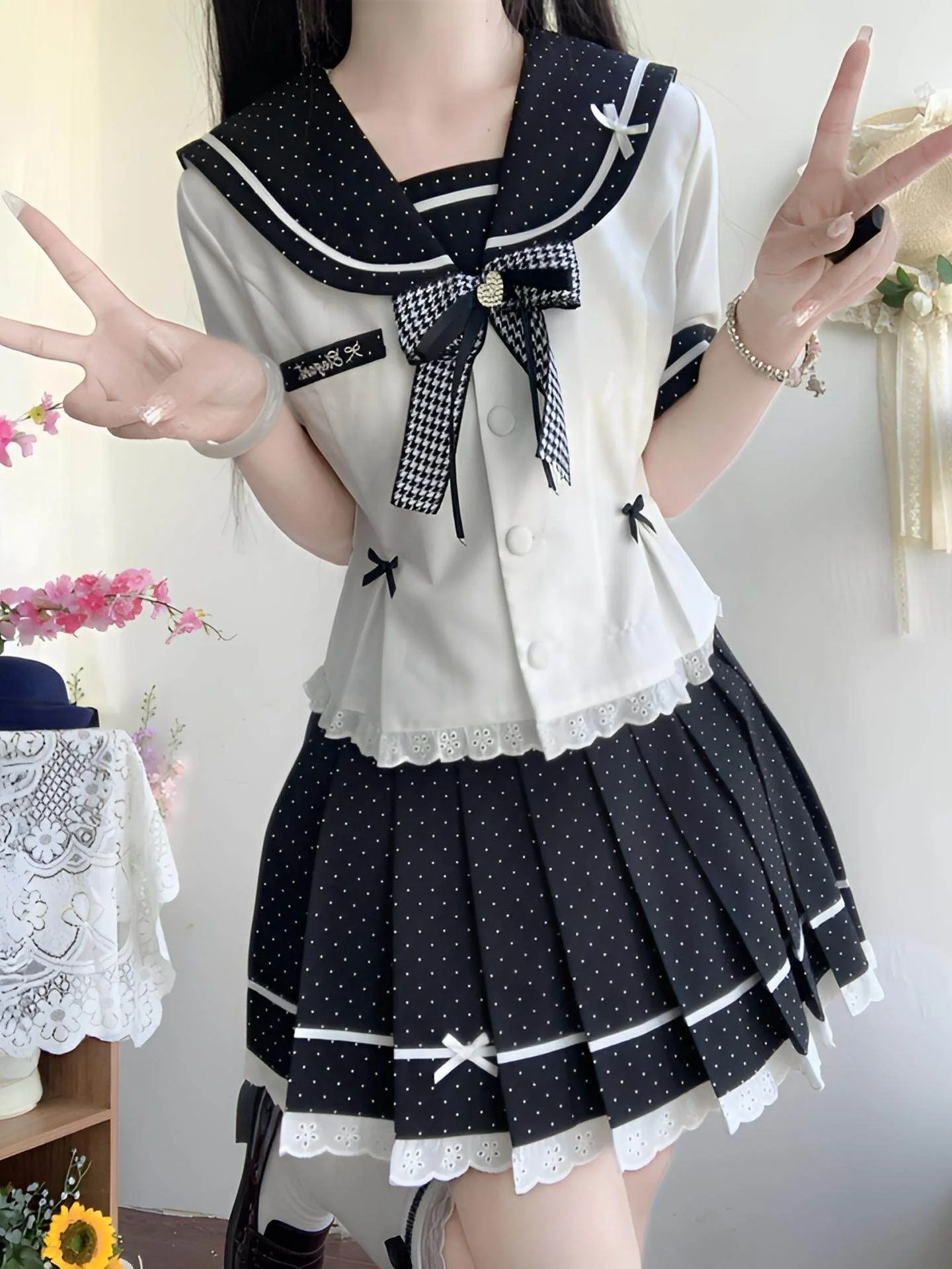 Summer Navy Collar JK Uniform Set Women's Sailor Outfit Knot Shirt Pleated Skirt Two-Piece Set Student Workwear
Summer Navy Collar JK Uniform Set Women's Sailor Outfit Knot Shirt Pleated Skirt Two-Piece Set Student Workwear