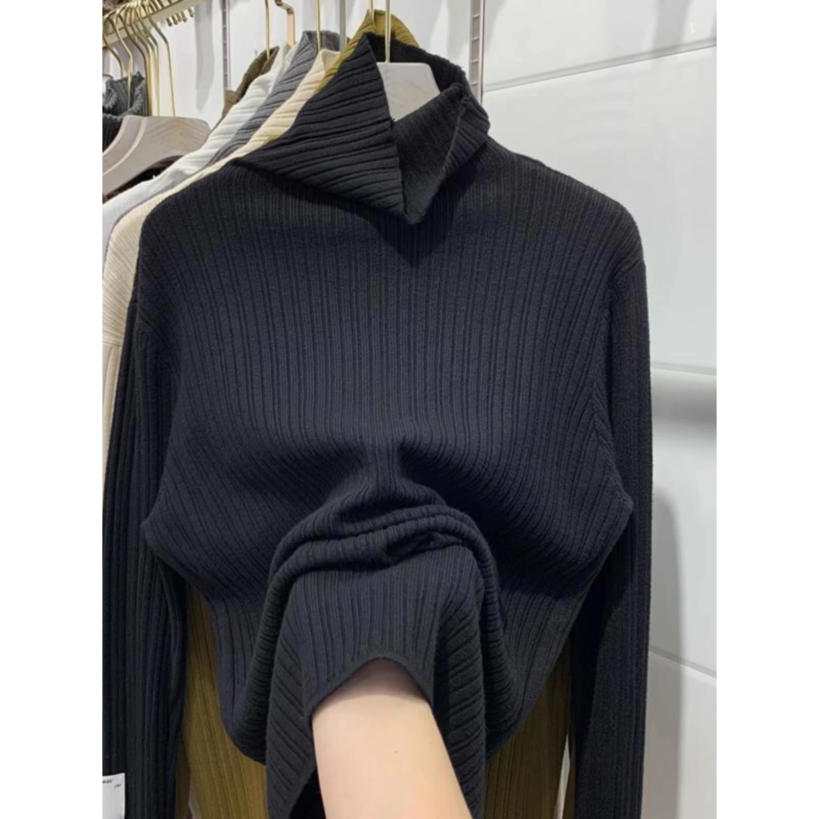 Мужской повседневный свитер с высоким воротником на осень-зиму, большие размеры, 300 Pou, в полоску, свободный крой, модный базовый слой для ношения под одеждой
Мужской повседневный свитер с высоким воротником на осень-зиму, большие размеры, 300 Pou, в полоску, свободный крой, модный базовый слой для ношения под одеждой